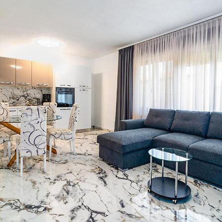 Amazing Apartment In Podstrana With Wifi ภายนอก รูปภาพ