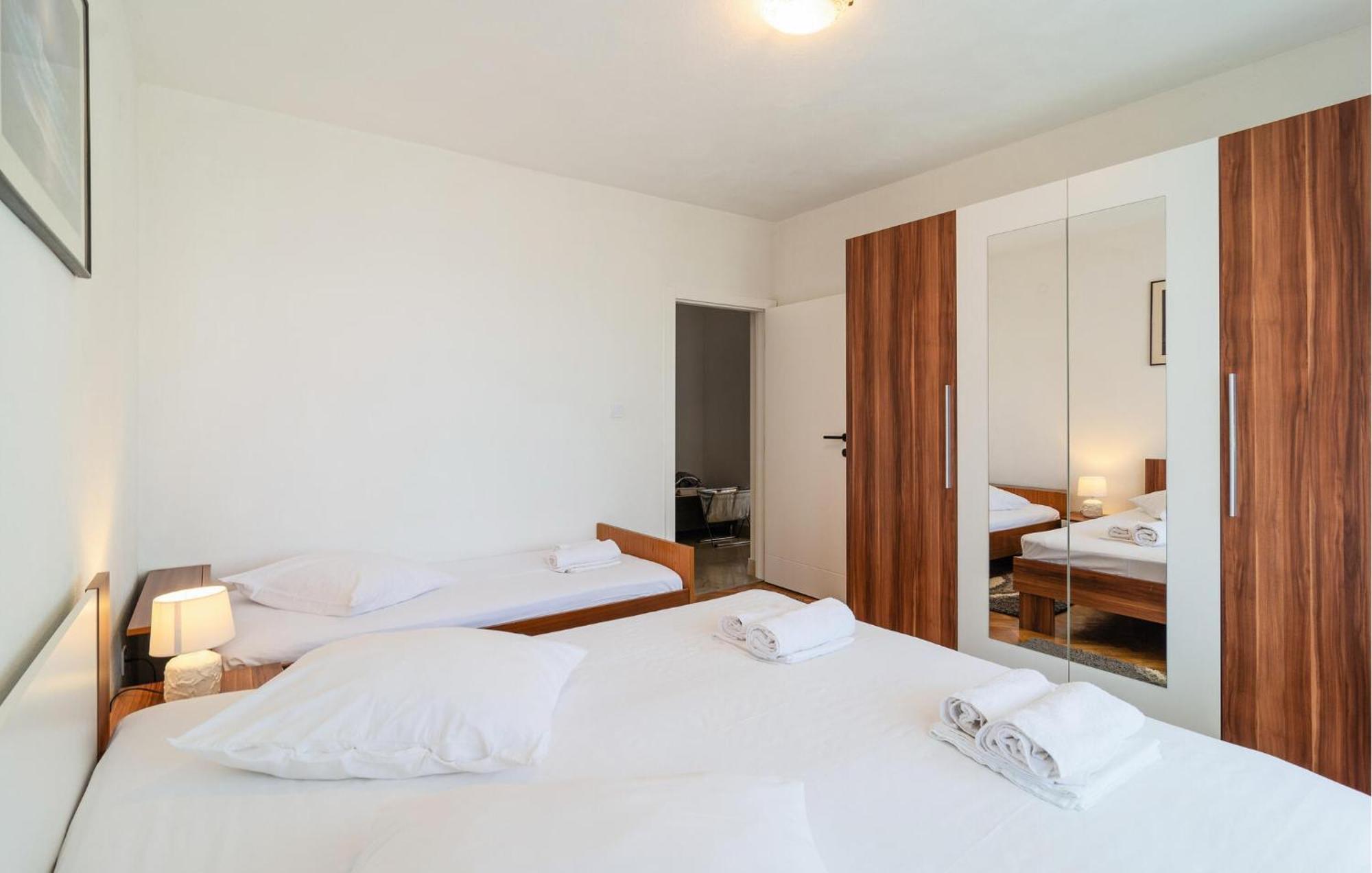 Amazing Apartment In Podstrana With Wifi ภายนอก รูปภาพ