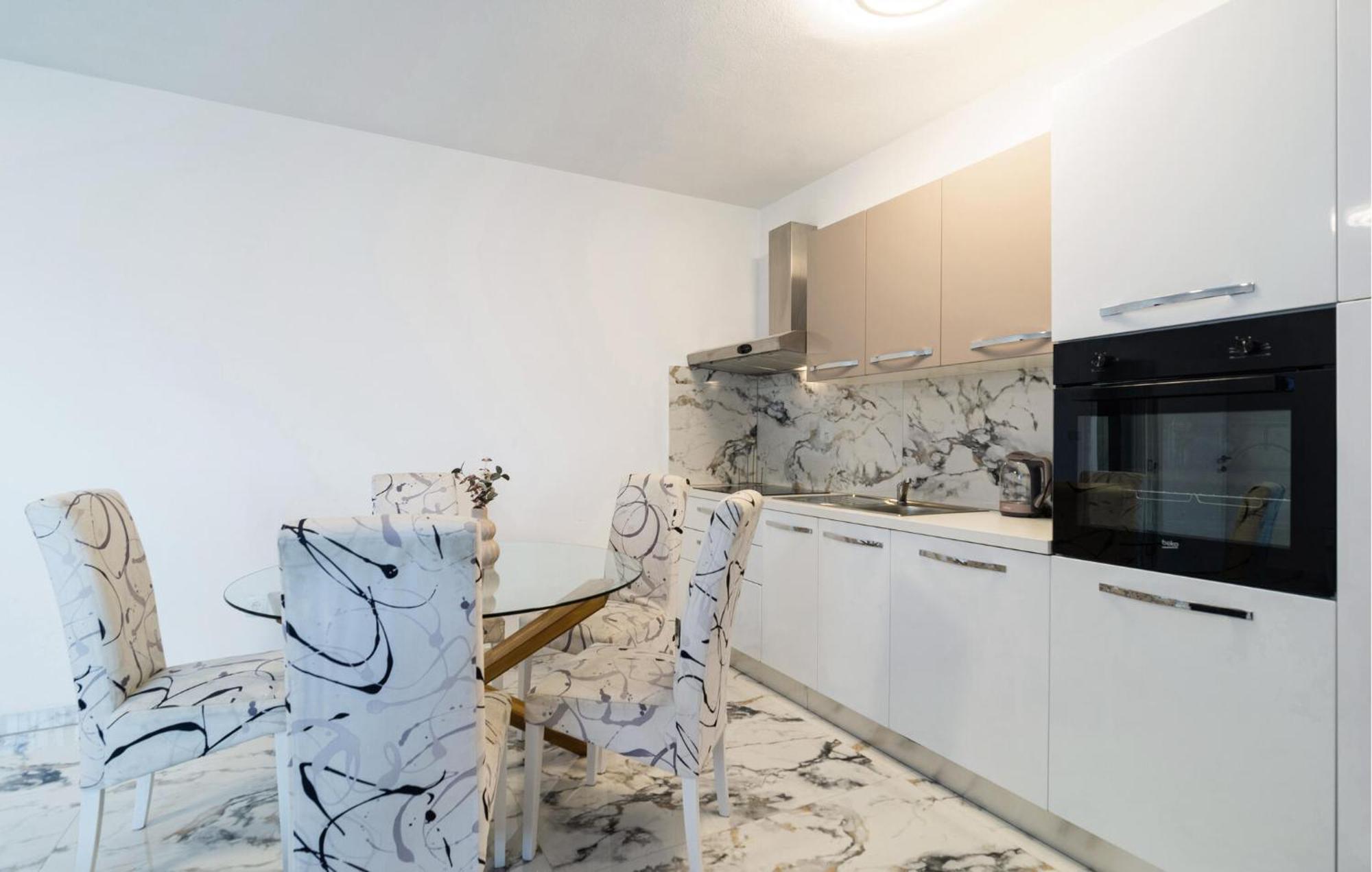 Amazing Apartment In Podstrana With Wifi ภายนอก รูปภาพ