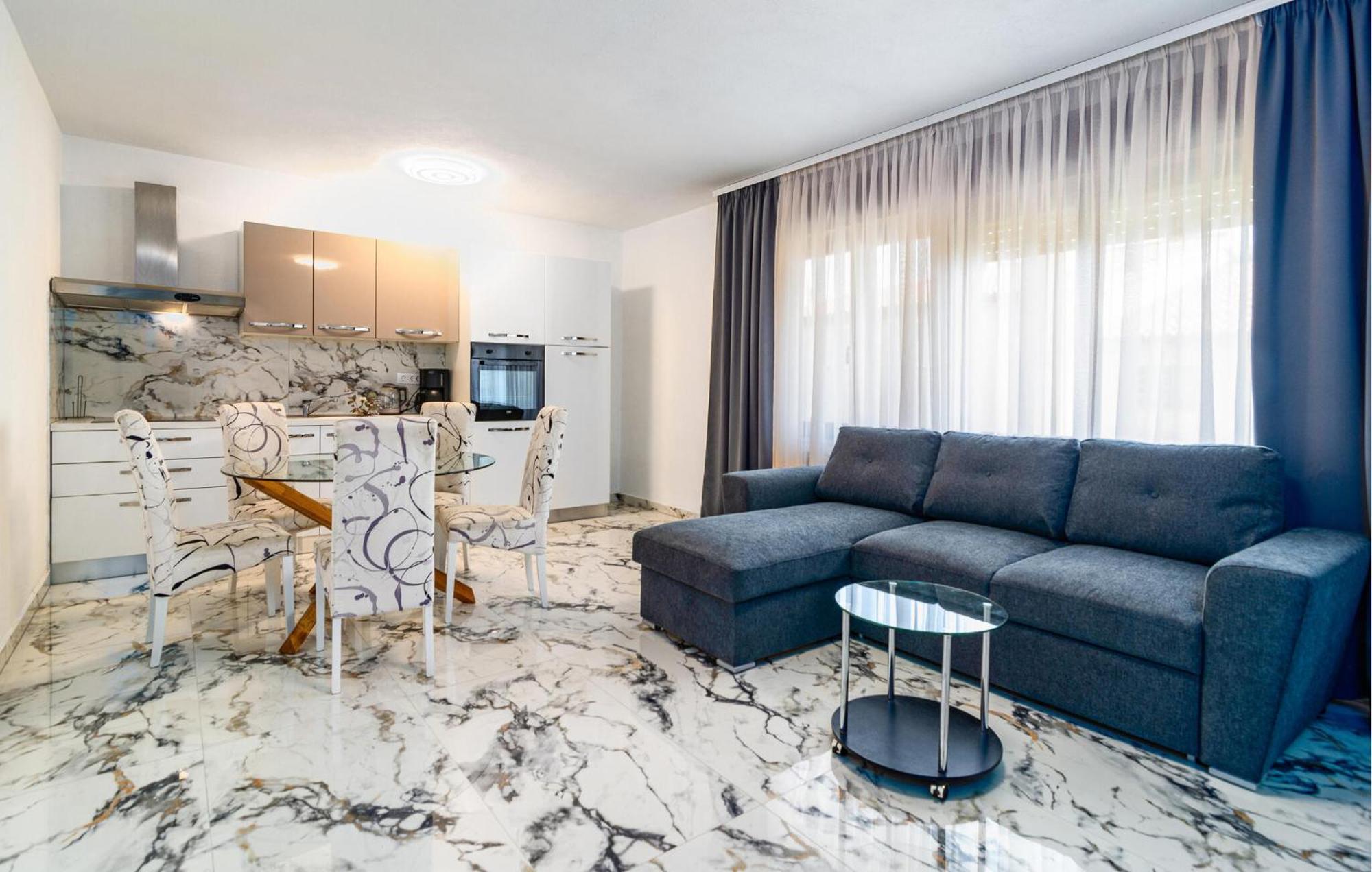 Amazing Apartment In Podstrana With Wifi ภายนอก รูปภาพ